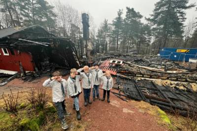 Brant ned barnas speiderhytte: – Dritkjipt