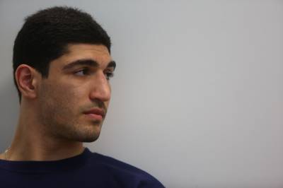 Enes Kanter Freedom ble utvist fra en WNBA-kamp etter en krangel, og fortsetter sin kampanje mot transkjønnede spillere