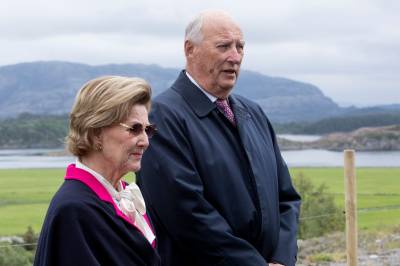Kong Harald uttrykker medfølelse etter brannen i Krokstadelva