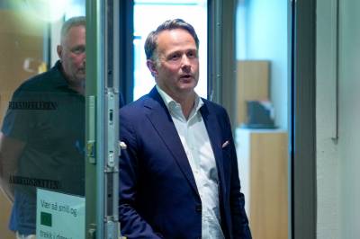 Forhandler intenst for å unngå flystreik