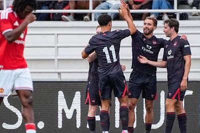 Tamt United-lag tapte i Carricks første treningskamp