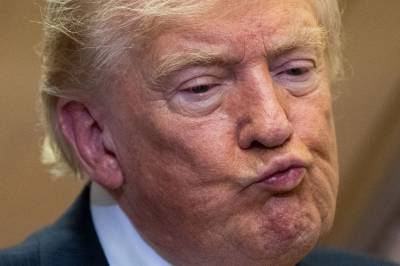 Trump byttet fly, og reportere ble bedt om å dekke til vinduene. Få trodde på forklaringen.