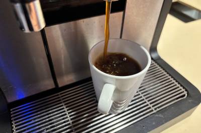 Lege forsket på kontorkaffen. Funnene var så urovekkende at han reduserte eget forbruk.