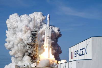 SpaceX prises til 1765 milliarder dollar før børsnotering