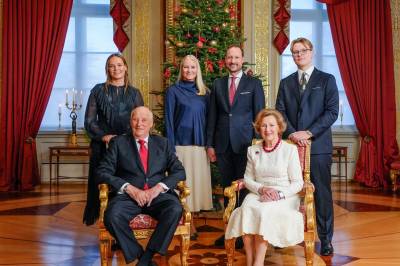 Nye julebilder av konge­familien: Slik skal de feire