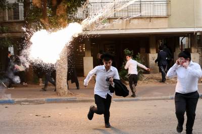 Ultraortodokse jøder trodde soldatene kom for å verve dem. Da brøt helvete løs. 