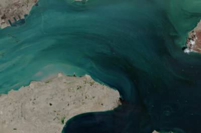 Reuters: To skip ble beskutt da de forsøkte å passere gjennom Hormuzstredet