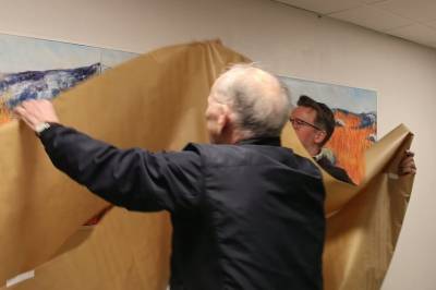 Før han døde ga Sead en gave. Nå henger det på hans tidligere arbeidsplass