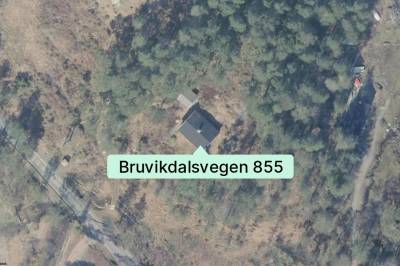 Den lille hytten i Bruvik gikk for 1.350.000 kroner