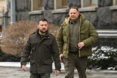 Ukrainsk antikorrupsjonspoliti ransaker hjemmet til Zelenskijs toppmedarbeider