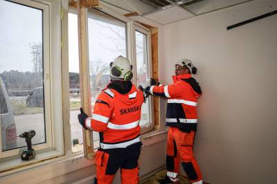 Donerer bort dører, kjøkken og vinduer