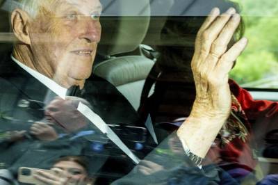 Smuglet ut av sykehuset