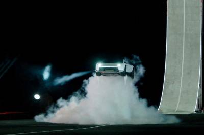 Musk overrasket med flyvende Tesla