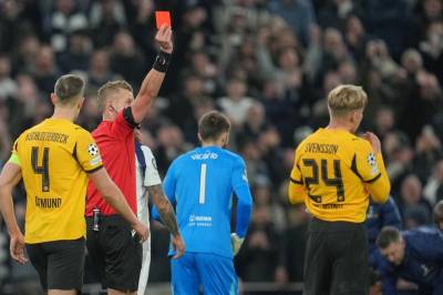 Rødt kort da Tottenham vant