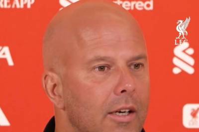 Gerrard åpner om hvorvidt han vil erstatte Arne Slot på Liverpool-benken