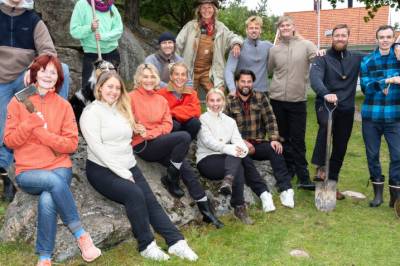 NÅ: Avslører nye kjendiser på «Farmen»