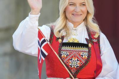 NÅ: Dukker opp her