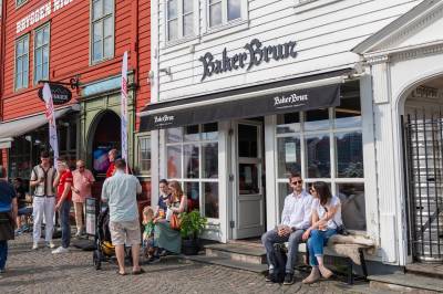 Angrepet av måke på Bryggen – ble reddet av en jente