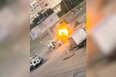 Midt i flammene står en mann. Han ble jaktet av en russisk drone