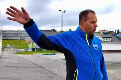 Kø av søkere som vil jobbe hos Bjørn