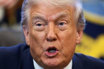 - Jeg truer dem ikke