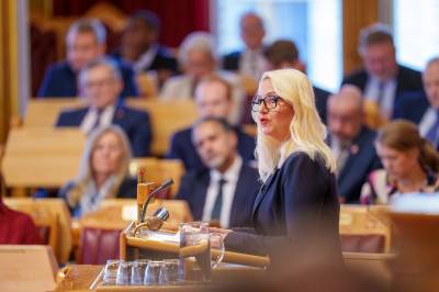 Stortingsrepresentanten fikk ikke tak i mannen sin. Nå krever hun svar fra Justisministeren.