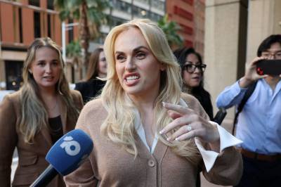 Her er Rebel Wilson i retten