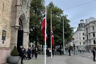 Minnes kong Harald - kø to timer før start