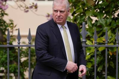 Andrew Mountbatten-Windsor tar politiet til retten