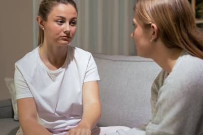 «Venninnen min skylder meg penger, men hun står i en livskrise. Kan jeg be om å få dem tilbake?»