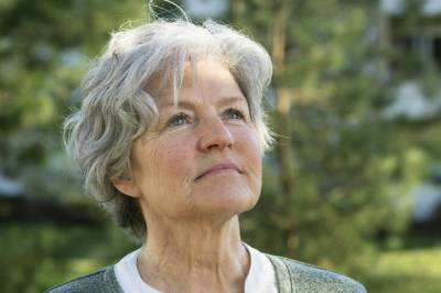 Louise var hos frisøren da hun oppdaget det. I stolen ved siden av satt kona hans