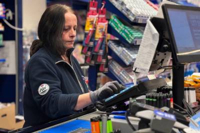 Ber om at fleire som Kari får ein sjanse