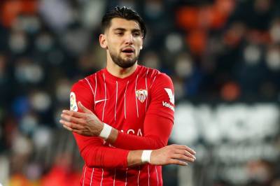 Fotballspilleren Rafa Mir, som er dømt for seksuelt overgrep, forlater Spania og blir med i en gresk klubb