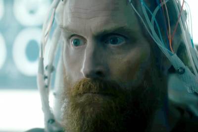 Se traileren til «The Iris Affair» med Kristofer Hivju