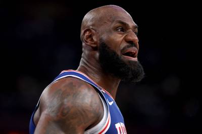 LeBron James i krangel med tilskuer