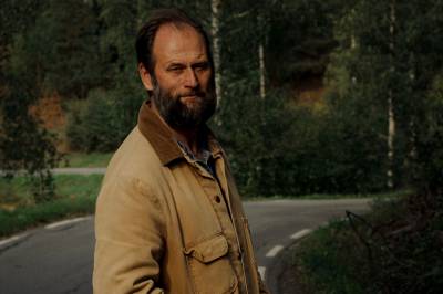 Bjella samarbeider med to store stjerner. Det er smart.