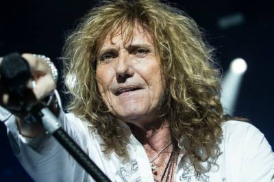 Gir seg etter femti år