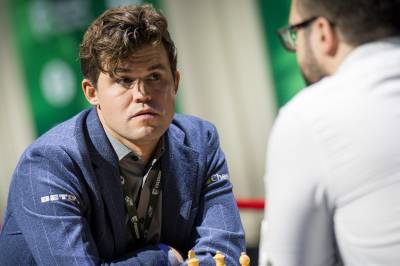 Her bryter Magnus Carlsen reglene. Ser du hvorfor?
