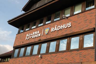 Fikk sparken fra sykehjem etter klager. Legen protesterer.