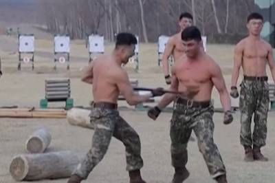 Soldatene kaster seg over betongblokkene