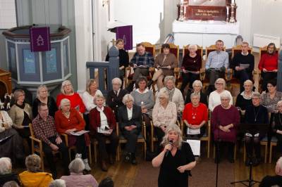 Sangkrystallene overveldet en smekkfull Randsfjord kirke