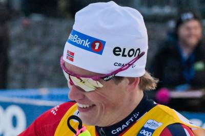 Enorme Klæbo: - Leker med de andre