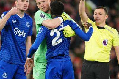 Slo til egen lagkamerat: Utvist