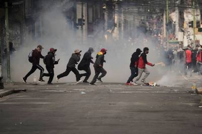 Demonstranter stormet regjeringsbygninger i Bolivia