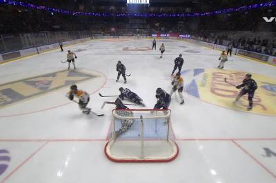 Scoring for Oskar Lindblom