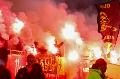 Norsk fotball trosser brannvesenets advarsler – vil forlenge pyroordning