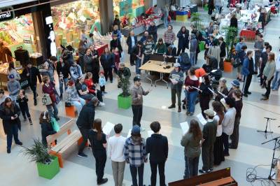 Folk strøymde til popup-konsert midt i julehandelen