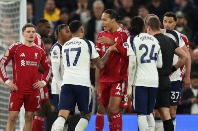 To røde kort i kaos-kamp: – Det er fryktelig