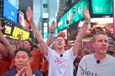 Enkel Servering i VM dag 8: Times Square og klubbhus