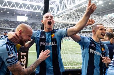 Drømte aldri om å bli proff – nå bøtter han inn mål
